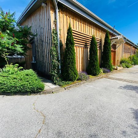 Rooms & Glamping Lana Haus Licko Petrovo Selo Eksteriør bilde