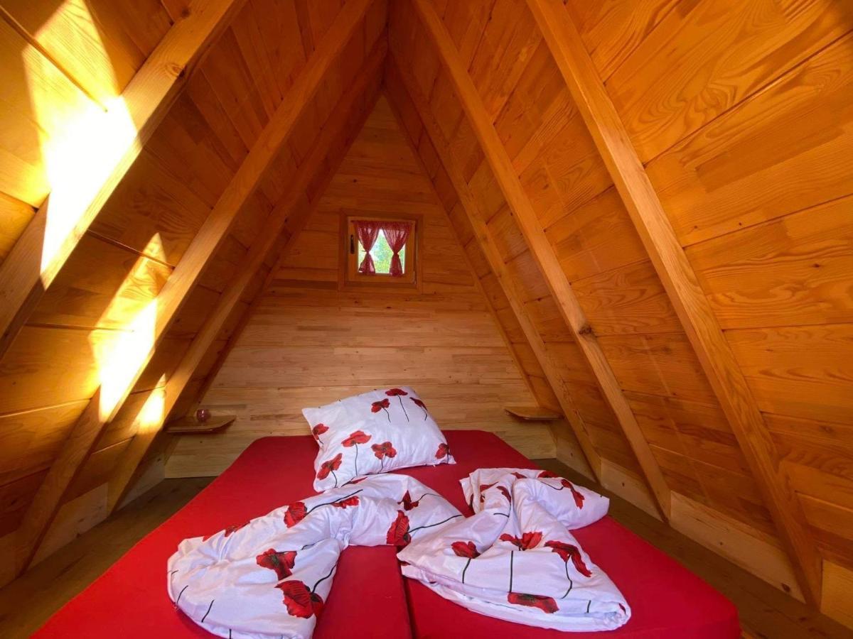 Rooms & Glamping Lana Haus Licko Petrovo Selo Eksteriør bilde