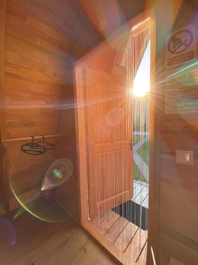 Rooms & Glamping Lana Haus Licko Petrovo Selo Eksteriør bilde