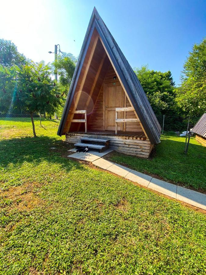 Rooms & Glamping Lana Haus Licko Petrovo Selo Eksteriør bilde