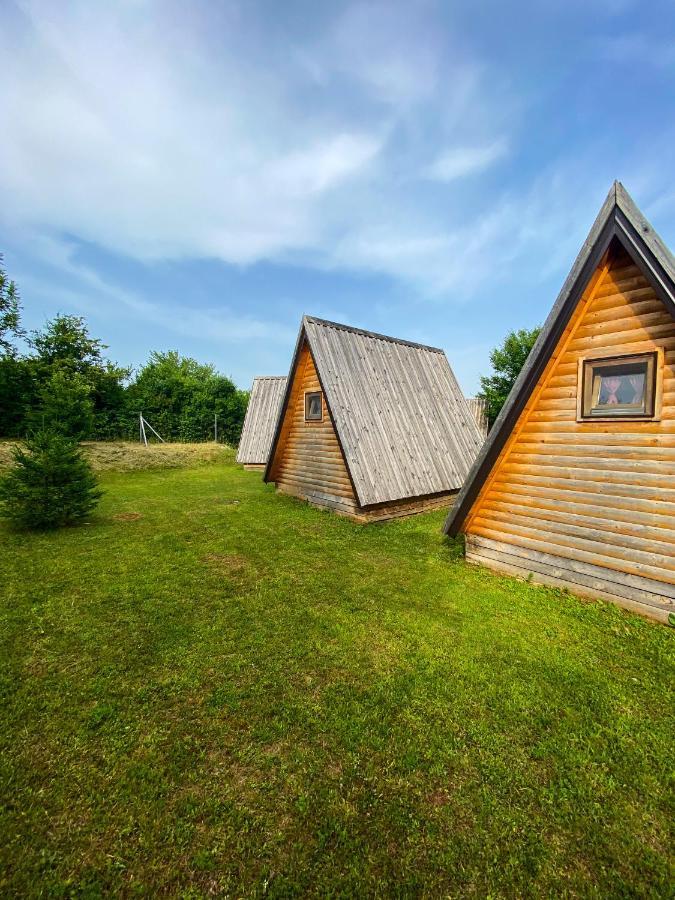 Rooms & Glamping Lana Haus Licko Petrovo Selo Eksteriør bilde