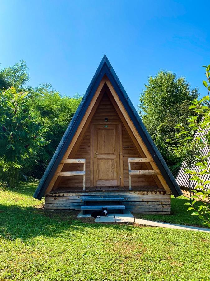 Rooms & Glamping Lana Haus Licko Petrovo Selo Eksteriør bilde
