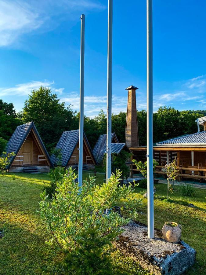 Rooms & Glamping Lana Haus Licko Petrovo Selo Eksteriør bilde