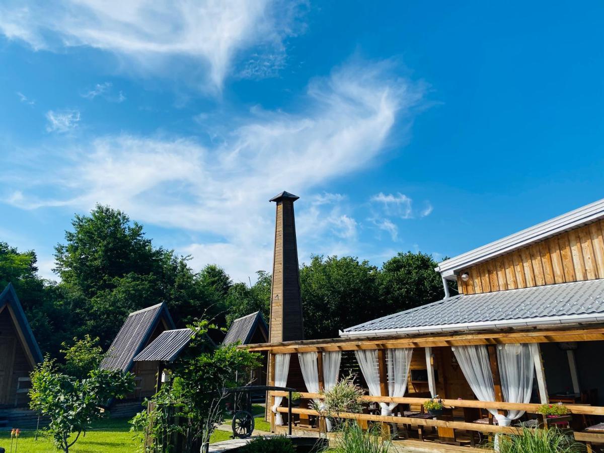 Rooms & Glamping Lana Haus Licko Petrovo Selo Eksteriør bilde