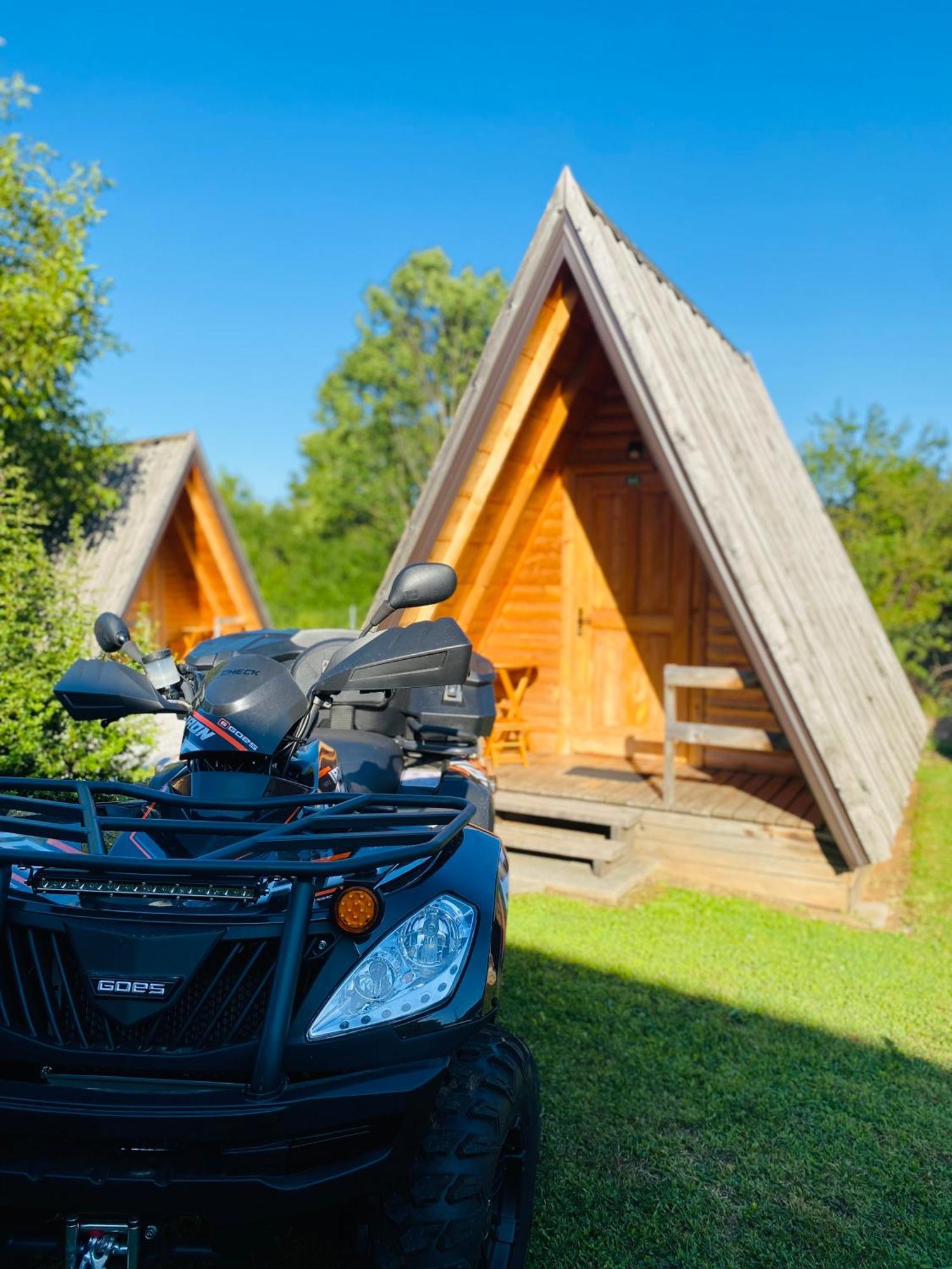 Rooms & Glamping Lana Haus Licko Petrovo Selo Eksteriør bilde