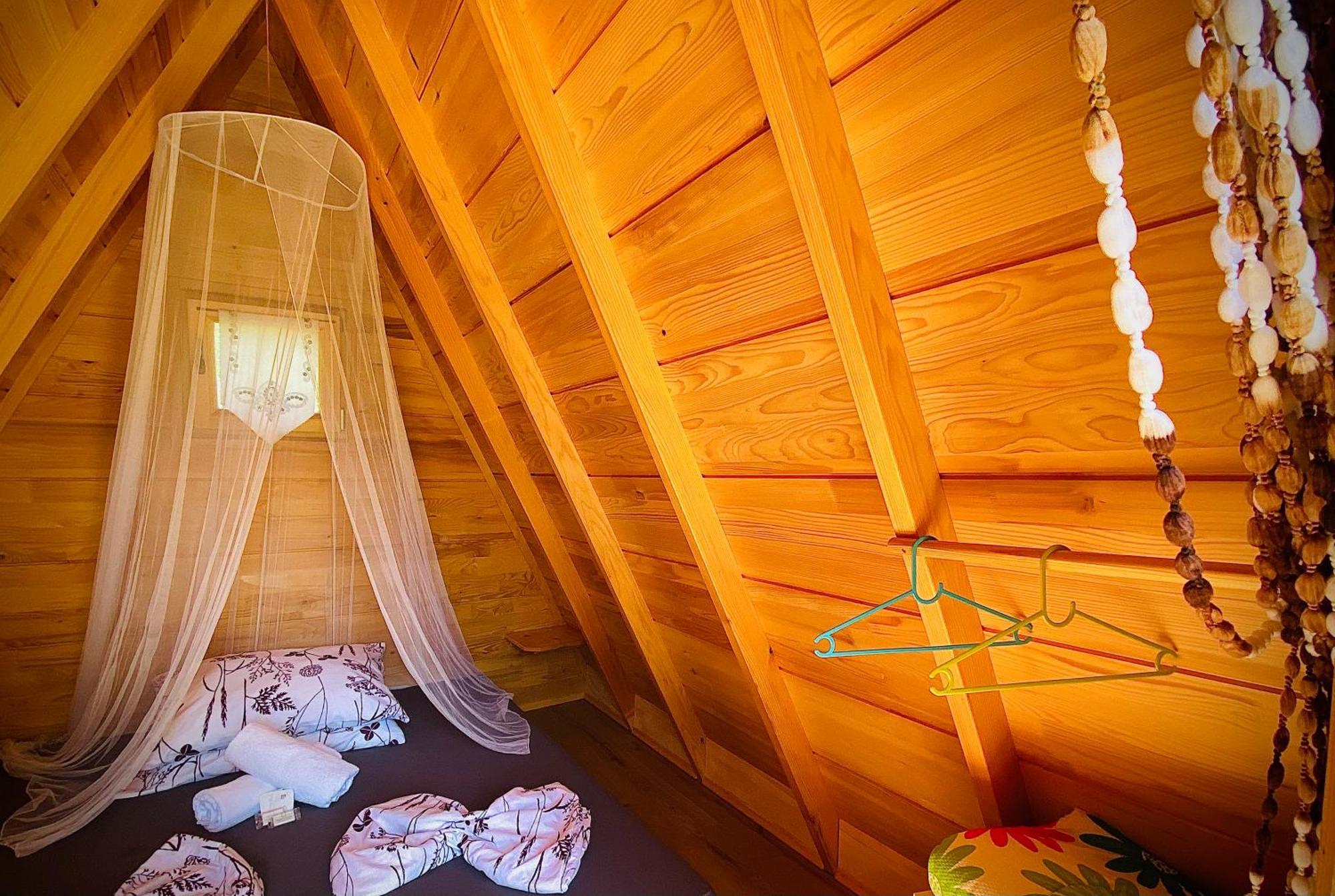 Rooms & Glamping Lana Haus Licko Petrovo Selo Eksteriør bilde