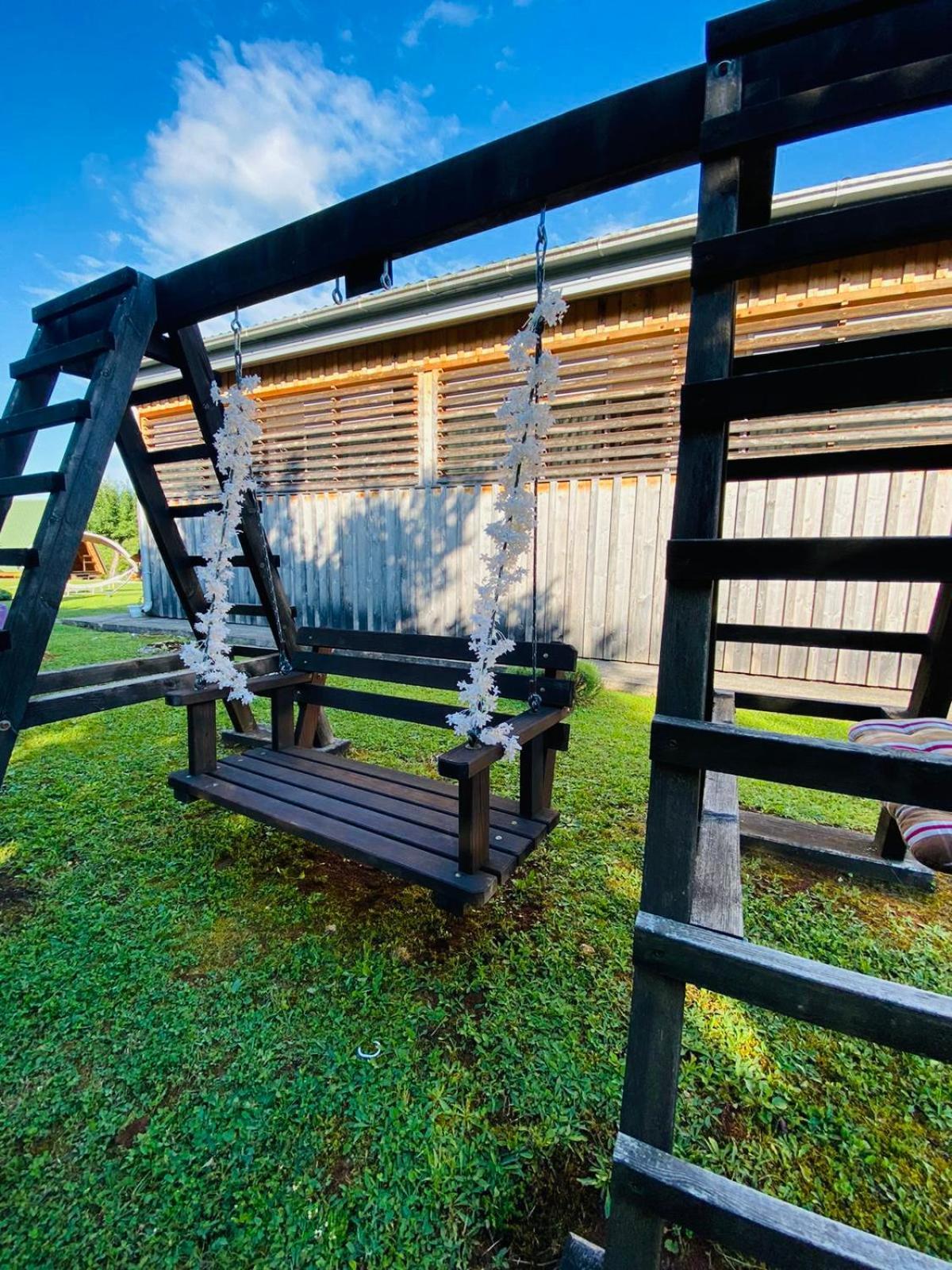 Rooms & Glamping Lana Haus Licko Petrovo Selo Eksteriør bilde