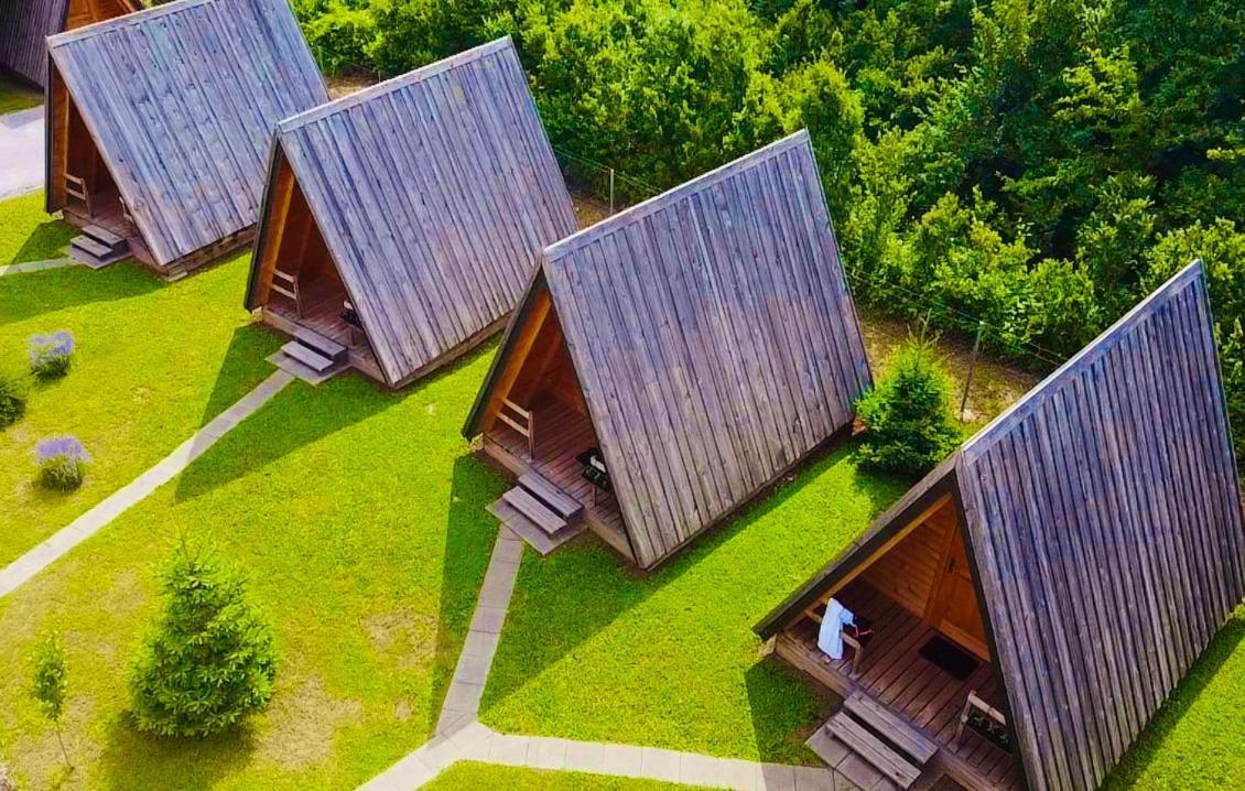 Rooms & Glamping Lana Haus Licko Petrovo Selo Eksteriør bilde