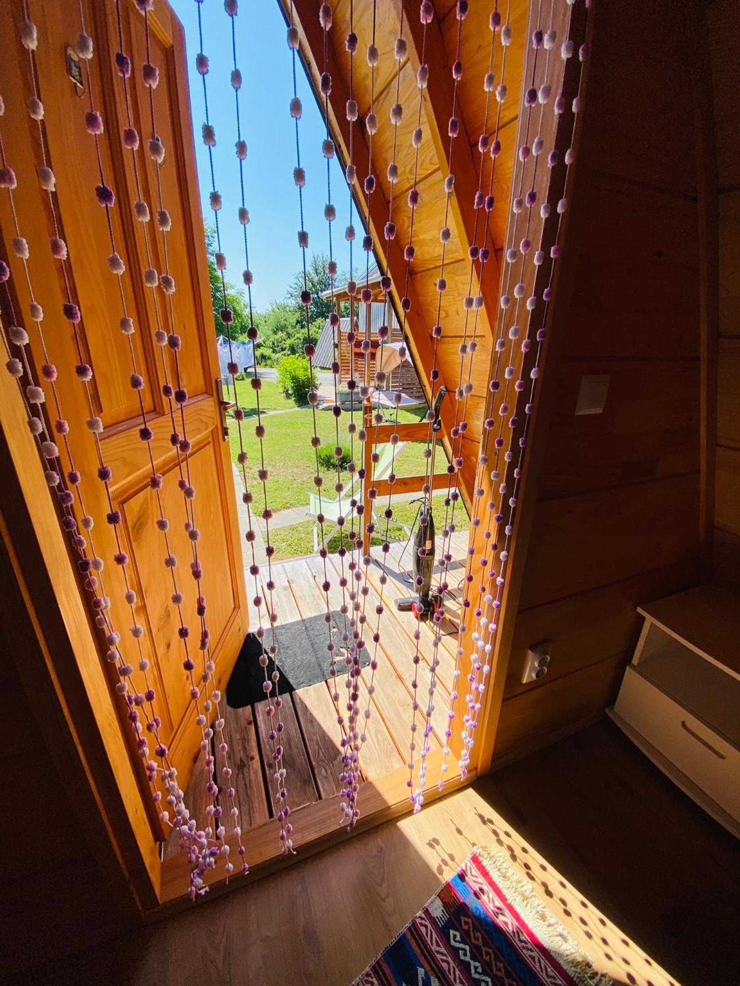 Rooms & Glamping Lana Haus Licko Petrovo Selo Eksteriør bilde