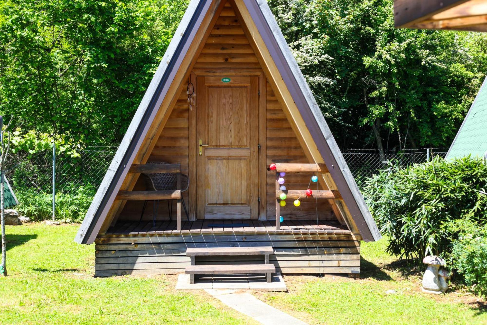 Rooms & Glamping Lana Haus Licko Petrovo Selo Eksteriør bilde
