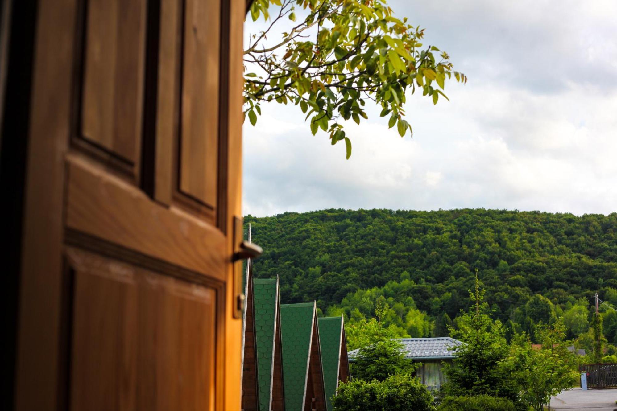 Rooms & Glamping Lana Haus Licko Petrovo Selo Eksteriør bilde