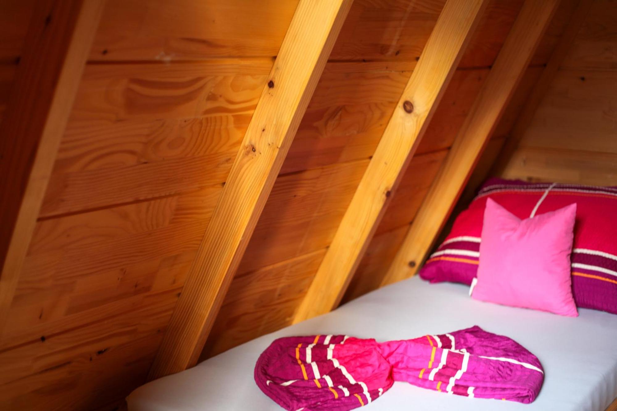Rooms & Glamping Lana Haus Licko Petrovo Selo Eksteriør bilde