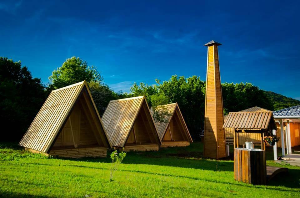 Rooms & Glamping Lana Haus Licko Petrovo Selo Eksteriør bilde